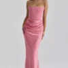 Persephone Himbeerfarbenes Satin- und Crêpe-Maxikleid mit trägerlosem Korsett Persephone Himbeerfarbenes Satin- und Crêpe-Maxikleid mit trägerlosem Korsett