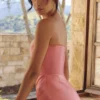 Persephone Himbeerfarbenes Satin- und Crêpe-Maxikleid mit trägerlosem Korsett Persephone Himbeerfarbenes Satin- und Crêpe-Maxikleid mit trägerlosem Korsett