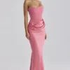 Persephone Himbeerfarbenes Satin- und Crêpe-Maxikleid mit trägerlosem Korsett Persephone Himbeerfarbenes Satin- und Crêpe-Maxikleid mit trägerlosem Korsett