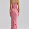 Persephone Himbeerfarbenes Satin- und Crêpe-Maxikleid mit trägerlosem Korsett Persephone Himbeerfarbenes Satin- und Crêpe-Maxikleid mit trägerlosem Korsett
