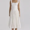 Phoebe – Weißes Midi-Kleid mit Broderie-Anglaise-Borte