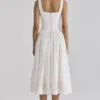 Phoebe – Weißes Midi-Kleid mit Broderie-Anglaise-Borte