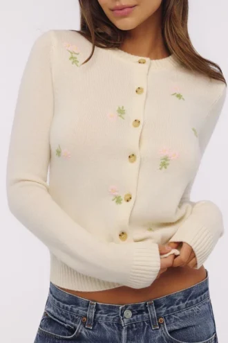 Poppie Cremefarbene Strickjacke aus Wolle und Kaschmir mit rosa Blumenstickerei
