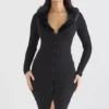 Raine – Schwarzes Kleid mit Kunstfellbesatz Raine – Schwarzes Kleid mit Kunstfellbesatz