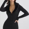 Raine – Schwarzes Kleid mit Kunstfellbesatz Raine – Schwarzes Kleid mit Kunstfellbesatz