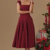 Raisa Midi-Kleid aus Weinrotem Twill mit Spitzenrücken Raisa Midi-Kleid aus Weinrotem Twill mit Spitzenrücken