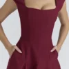 Raisa Midi-Kleid aus Weinrotem Twill mit Spitzenrücken Raisa Midi-Kleid aus Weinrotem Twill mit Spitzenrücken