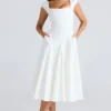 Raisa Weißes Midi-Kleid aus Twill mit quadratischem Ausschnitt Raisa Weißes Midi-Kleid aus Twill mit quadratischem Ausschnitt