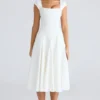 Raisa Weißes Midi-Kleid aus Twill mit quadratischem Ausschnitt Raisa Weißes Midi-Kleid aus Twill mit quadratischem Ausschnitt