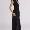Raphaella Schwarzes Maxikleid mit Schlüssellochausschnitt Raphaella Schwarzes Maxikleid mit Schlüssellochausschnitt