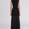 Raphaella Schwarzes Maxikleid mit Schlüssellochausschnitt Raphaella Schwarzes Maxikleid mit Schlüssellochausschnitt