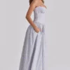 Rona Blaues Maxikleid aus Baumwolle mit Wildblumenprint und Schnürung Rona Blaues Maxikleid aus Baumwolle mit Wildblumenprint und Schnürung