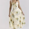 Rosalee Midi-Kleid aus Baumwolle mit Vintage-Bandprint in Zitronengelb Rosalee Midi-Kleid aus Baumwolle mit Vintage-Bandprint in Zitronengelb