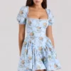 Rosie – Blaues Minikleid aus Baumwolle mit Rosenprint Rosie – Blaues Minikleid aus Baumwolle mit Rosenprint