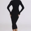 Sabra Schwarzes Midi-Kleid mit langen Ärmeln Sabra Schwarzes Midi-Kleid mit langen Ärmeln