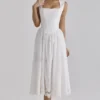 Safira – Weißes Midi-Kleid aus Baumwolle mit englischer Broderie-Blumenstickerei Safira – Weißes Midi-Kleid aus Baumwolle mit englischer Broderie-Blumenstickerei