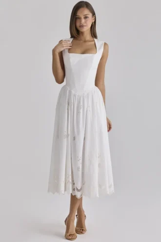 Safira – Weißes Midi-Kleid aus Baumwolle mit englischer Broderie-Blumenstickerei