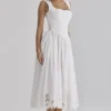 Safira – Weißes Midi-Kleid aus Baumwolle mit englischer Broderie-Blumenstickerei Safira – Weißes Midi-Kleid aus Baumwolle mit englischer Broderie-Blumenstickerei