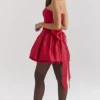 Salome Holly Red Satin-Minikleid mit abnehmbarem Schleifen Salome Holly Red Satin-Minikleid mit abnehmbarem Schleifen