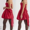 Salome Holly Red Satin-Minikleid mit abnehmbarem Schleifen Salome Holly Red Satin-Minikleid mit abnehmbarem Schleifen