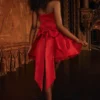 Salome Holly Red Satin-Minikleid mit abnehmbarem Schleifen Salome Holly Red Satin-Minikleid mit abnehmbarem Schleifen