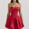 Salome Holly Red Satin-Minikleid mit abnehmbarem Schleifen Salome Holly Red Satin-Minikleid mit abnehmbarem Schleifen