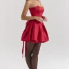 Salome Holly Red Satin-Minikleid mit abnehmbarem Schleifen Salome Holly Red Satin-Minikleid mit abnehmbarem Schleifen