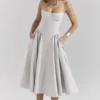 Samaria Midi-Korsetts-Kleid in Taubengrau Samaria Midi-Korsetts-Kleid in Taubengrau