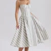 Samaria Sage Midi-Kleid aus Baumwolle mit gestreiftem Blumenmuster Samaria Sage Midi-Kleid aus Baumwolle mit gestreiftem Blumenmuster