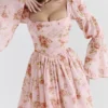 Sancia Mini-Kleid im englischen Vintage-Stil mit Rosenprint und Puffärmeln Sancia Mini-Kleid im englischen Vintage-Stil mit Rosenprint und Puffärmeln