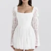 Sancia Weißes Minikleid mit Puffärmeln aus Spitze Sancia Weißes Minikleid mit Puffärmeln aus Spitze
