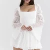 Sancia Weißes Minikleid mit Puffärmeln aus Spitze Sancia Weißes Minikleid mit Puffärmeln aus Spitze