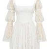 Sancia Weißes Minikleid mit Puffärmeln aus Spitze Sancia Weißes Minikleid mit Puffärmeln aus Spitze