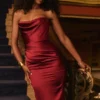 Santana Berry Satin-Midi-Kleid ohne Träger Santana Berry Satin-Midi-Kleid ohne Träger
