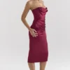 Santana Berry Satin-Midi-Kleid ohne Träger Santana Berry Satin-Midi-Kleid ohne Träger