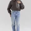 Sante Dunkelbraune Bomberjacke aus veganem Leder Sante Dunkelbraune Bomberjacke aus veganem Leder