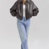 Sante Dunkelbraune Bomberjacke aus veganem Leder Sante Dunkelbraune Bomberjacke aus veganem Leder