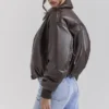 Sante Dunkelbraune Bomberjacke aus veganem Leder Sante Dunkelbraune Bomberjacke aus veganem Leder