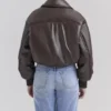 Sante Dunkelbraune Bomberjacke aus veganem Leder Sante Dunkelbraune Bomberjacke aus veganem Leder