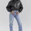 Sante Schwarze Bomberjacke aus veganem Leder Sante Schwarze Bomberjacke aus veganem Leder
