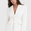 Sariah Elfenbein Konturierter Blazer