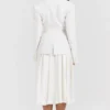 Sariah Elfenbein Konturierter Blazer