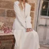 Sariah Elfenbein Konturierter Blazer