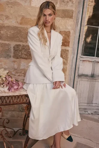Sariah Elfenbein Konturierter Blazer