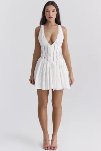 Sarita Weißes Minikleid aus Baumwolle mit Broderie Anglais und tiefem Ausschnitt