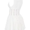 Sarita Weißes Minikleid aus Baumwolle mit Broderie Anglais und tiefem Ausschnitt Sarita Weißes Minikleid aus Baumwolle mit Broderie Anglais und tiefem Ausschnitt