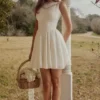 Scarlett Weißes Minikleid aus Baumwolle mit Stickerei und Spitzenbesatz