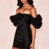 Selena Schwarzes Satinkleid mit Puffärmeln Selena Schwarzes Satinkleid mit Puffärmeln