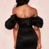 Selena Schwarzes Satinkleid mit Puffärmeln Selena Schwarzes Satinkleid mit Puffärmeln