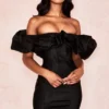 Selena Schwarzes Satinkleid mit Puffärmeln Selena Schwarzes Satinkleid mit Puffärmeln